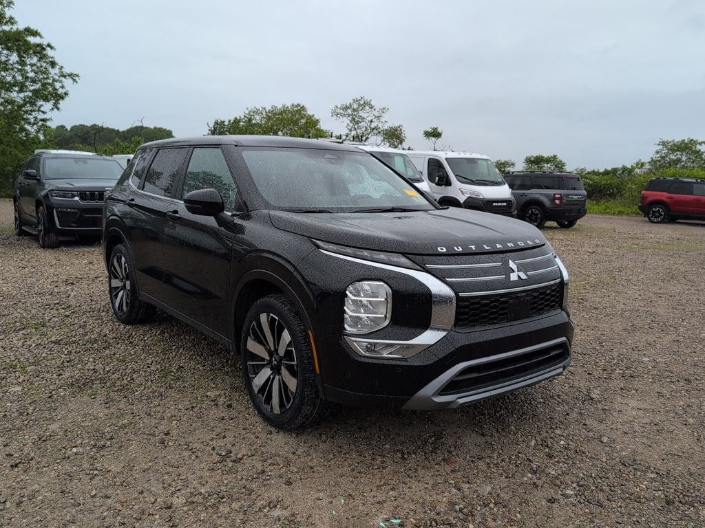 2025 Mitsubishi Outlander SE 2WD's photo