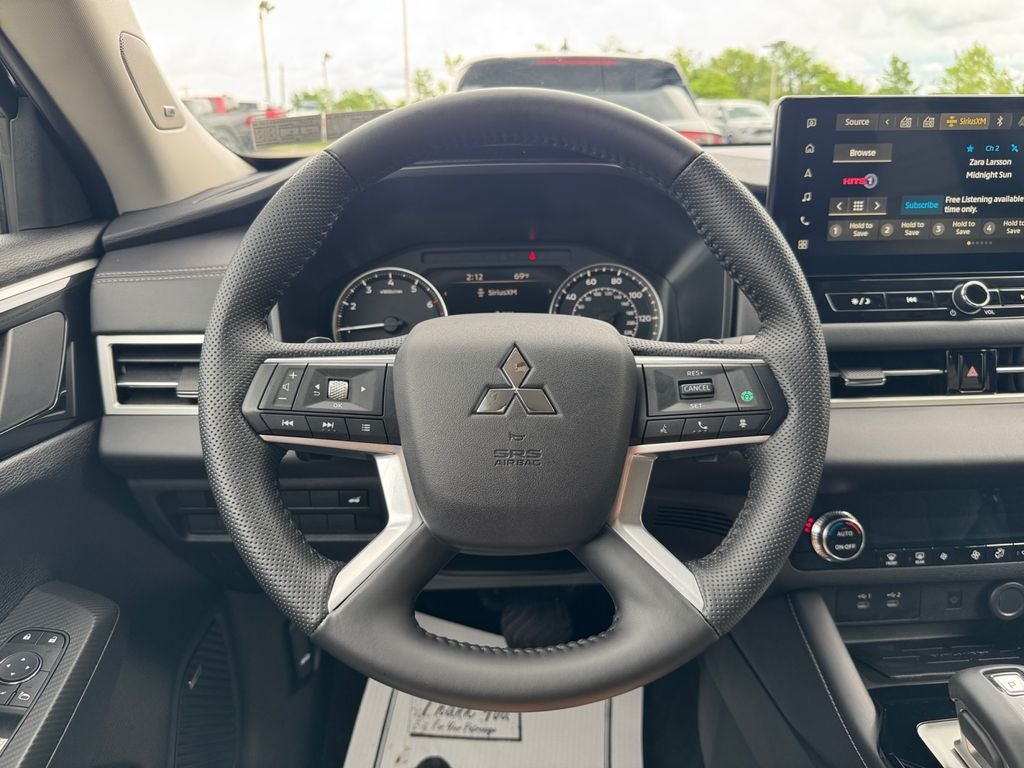 2025 Mitsubishi Outlander SE