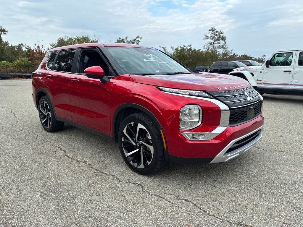 2024 Mitsubishi Outlander Base