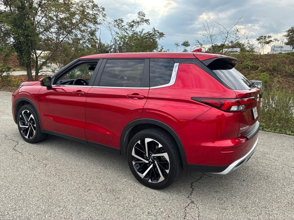 2024 Mitsubishi Outlander Base