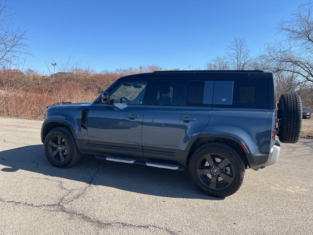 2023 Land Rover Defender 110 SE