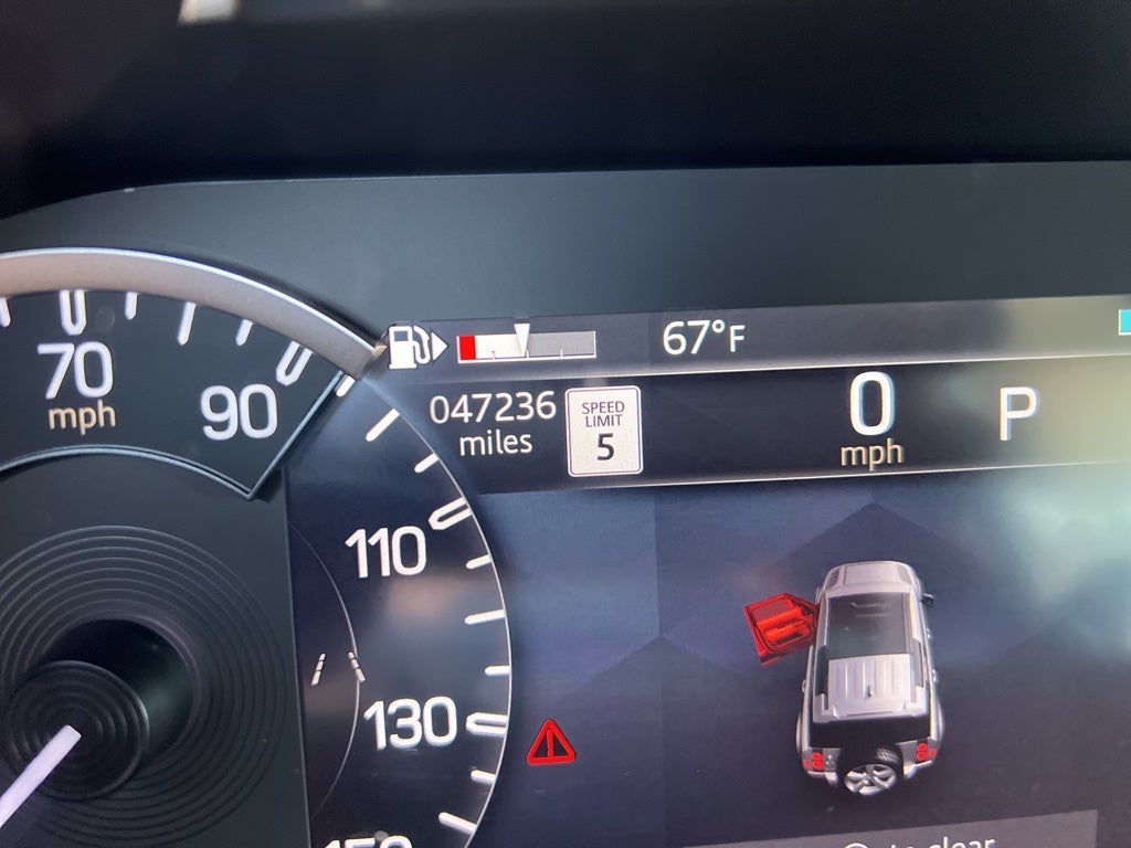 2023 Land Rover Defender 110 SE