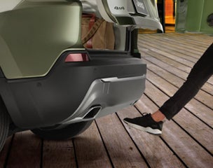 AVAILABLE HANDS-FREE POWER LIFTGATE