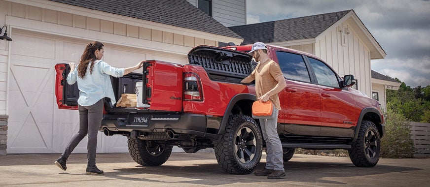 MULTIFUNCTION TAILGATE